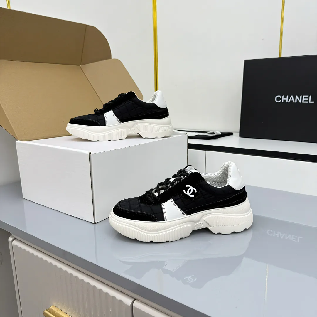 👟👟Ex-factory price 620👟👟 Chanel bread shoes ~ original calfskin panda shoes Chanel 25C latest hot style panda black and white sports shoes casual sneakers Xiaoxiang hot item classic black and white panda color coco girls must pay Fabric: original custom mixed sheepskin lining: original imported breathable mesh lining outsole: Original molded rubber + TPU combination Size: Women's 35-41
